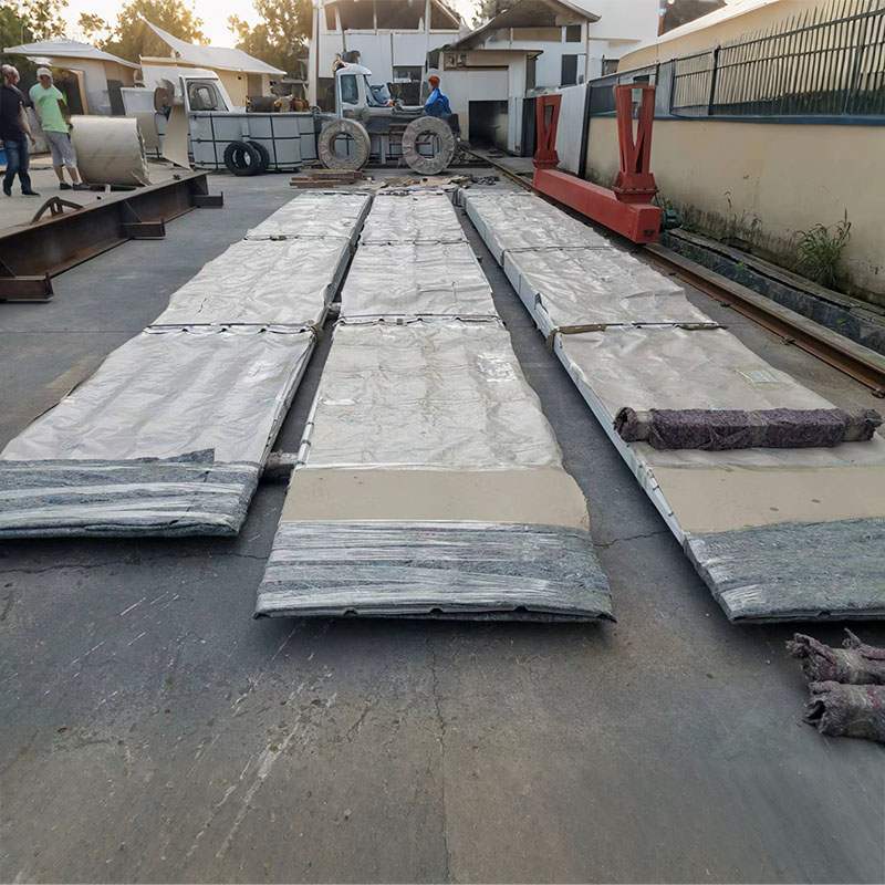 रंगीन स्टील प्लेटहरू के हुन् र तिनीहरू किन आधुनिक छत प्रणालीहरूमा हावी छन्